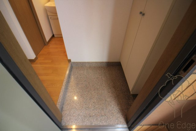 プルス新北野の玄関