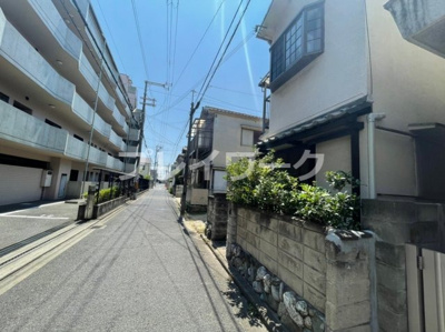 【前面道路含む現地写真】 | 春木駅まで歩２分・室内きれいにお使いです♪・岸和田市春木若松町 | 前面道路含む現地写真です