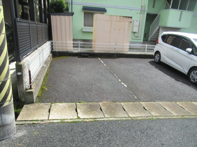 グリーンヒルズの駐車場