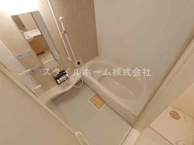 【浴室】 | アゼリアＡ棟 | 別部屋写真です。