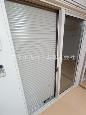 【バルコニー】 | アゼリアＡ棟 | 別部屋写真です。