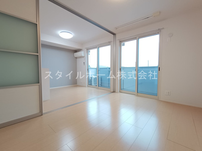 【居間・リビング】 | アゼリアＡ棟 | 別部屋写真です。