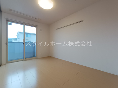 【居間・リビング】 | アゼリアＡ棟 | 別部屋写真です。