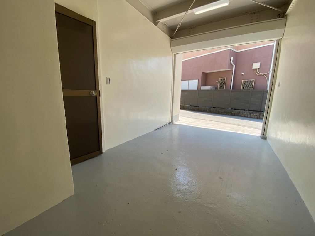 大東市三箇２丁目　戸建ての駐車場|■シャッター付き駐車場♪♪