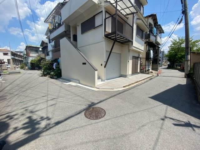 大東市三箇２丁目　戸建ての前面道路含む現地写真|■南向きの角地です♪♪