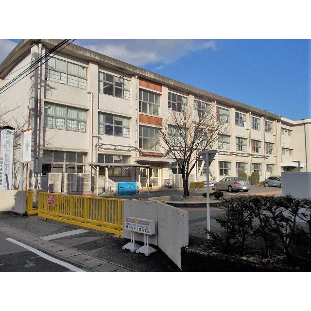 岐阜市領下の事務所の周辺|厚見小学校