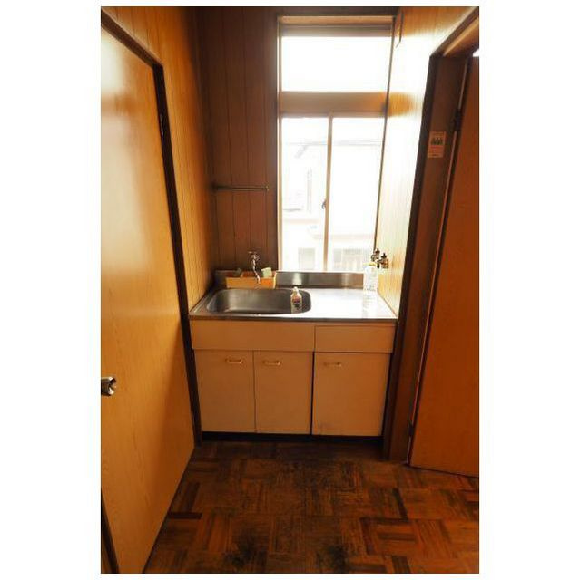 岐阜市領下の事務所のキッチン