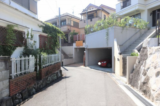 【前面道路含む現地写真】