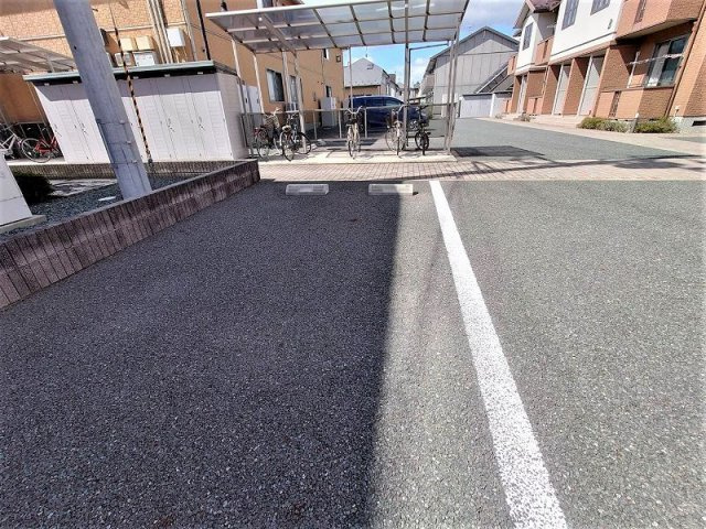 メゾンマスト向中野の駐車場