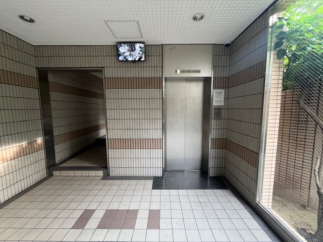 エクセレンシー・アイのエントランス