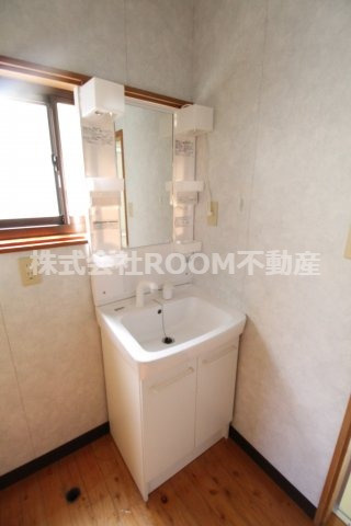 細木貸家(樺山4656)の洗面所|スペースが確保できる洗面所です