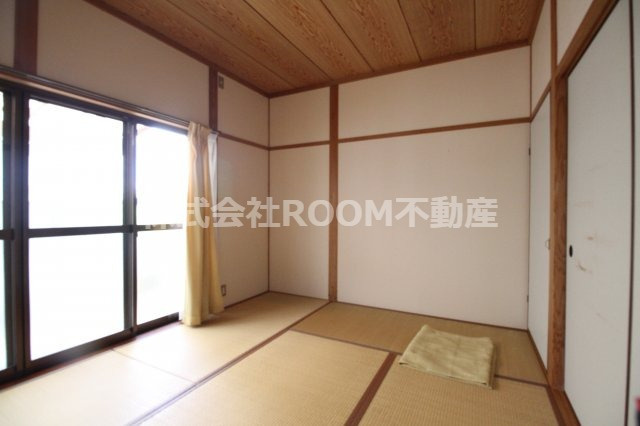 細木貸家(樺山4656)の寝室|落ち着いた色調の寝室です