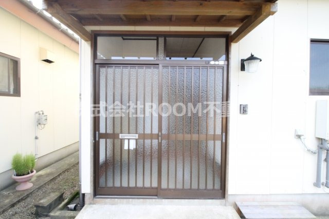 細木貸家(樺山4656)の玄関|きれいな玄関です