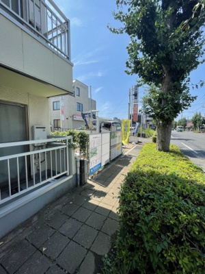 【前面道路含む現地写真】 | 仲介手数料無料　日野市東豊田4丁目新築戸建て2棟　1号棟