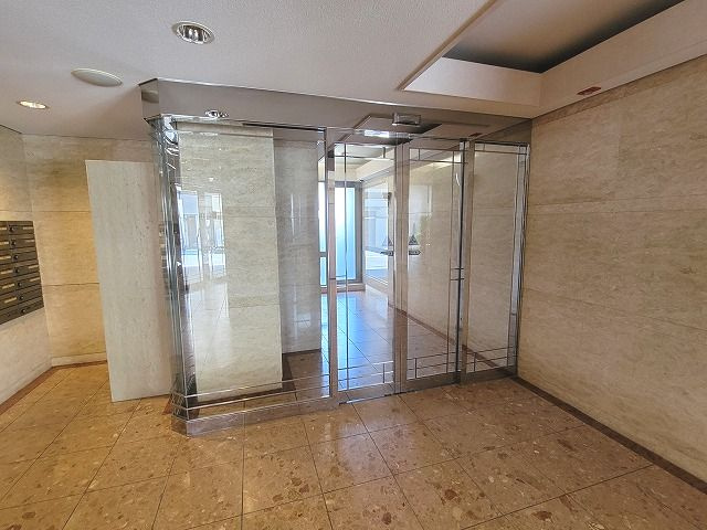 ア・ラ・モードはりまやのロビー|建物の内部です