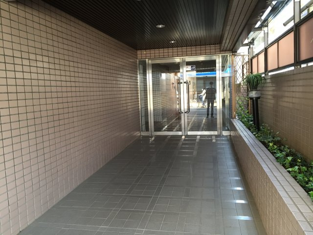 ロイヤルハイツのエントランス