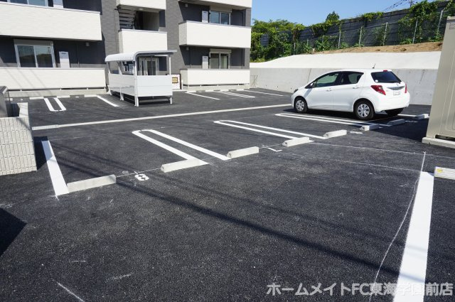 合志市須屋のアパートの駐車場