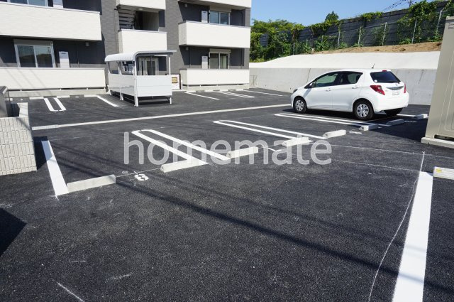 合志市須屋のアパートの駐車場