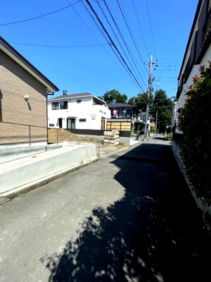 【前面道路含む現地写真】 | 仲介手数料無料　日野市東豊田1丁目新築戸建て