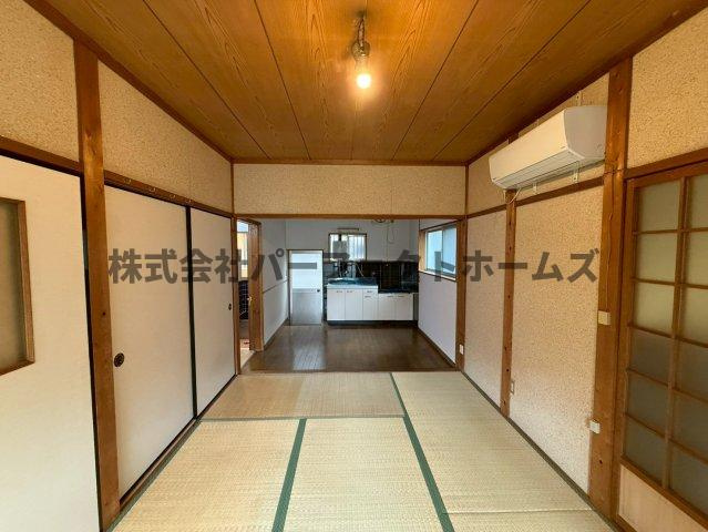 枚方市天之川町のテラスの和室|柔らかい畳が心地よい和室