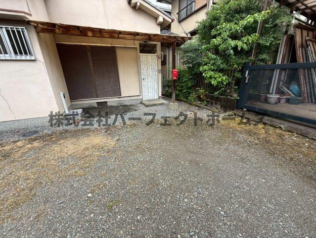 枚方市天之川町のテラスの駐車場|駐車スペースもあります