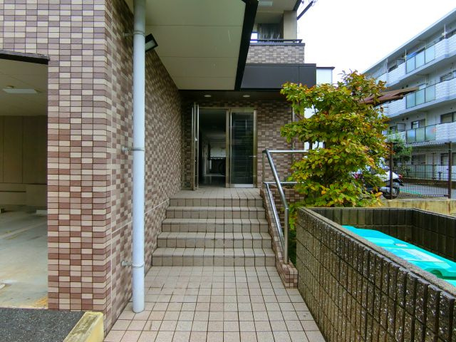 ＥｖｅｒＧｒｅｅｎ泉ヶ丘2号館のエントランス
