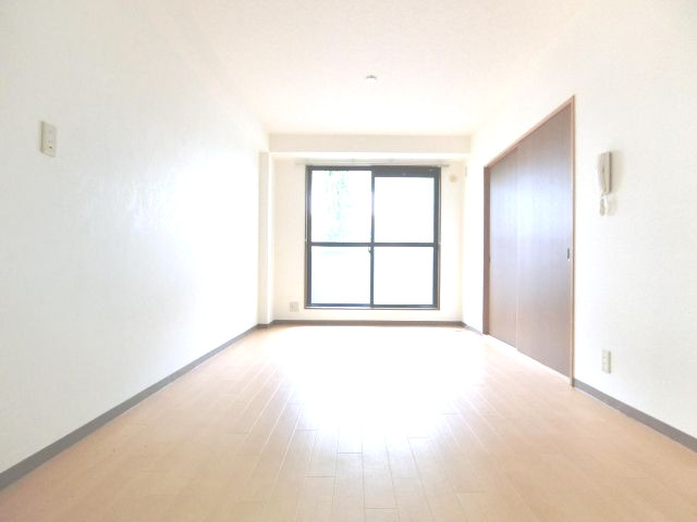 ＥｖｅｒＧｒｅｅｎ泉ヶ丘2号館の居間・リビング