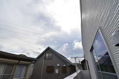 【展望】 | 多摩市一ノ宮　第８期 | 景色を遮るものがないと、陽の光を長い時間浴びられます。空気も澄んでいるように感じますね。