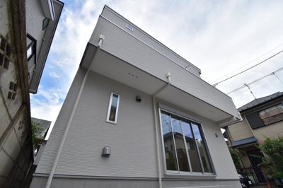 【外観】 | 多摩市一ノ宮　第８期 | 太陽の恩恵を存分に受けられる邸宅。住まうご家族の心地よさを最優先した意匠をご体感下さい。