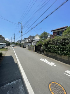 【前面道路含む現地写真】