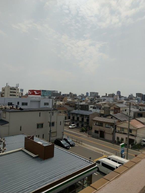 ライオンズマンション城東緑橋の展望|5階からの眺望は視界が開けていて気持ちが良いです。
