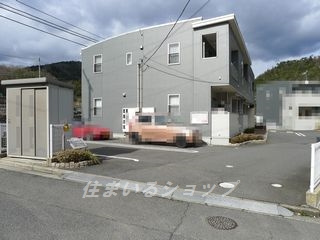 広島市安佐北区亀山９丁目のアパートの外観