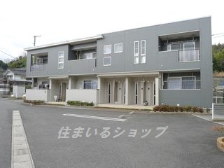 広島市安佐北区亀山９丁目のアパートの外観