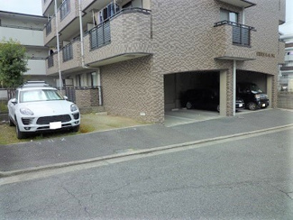 【駐車場】