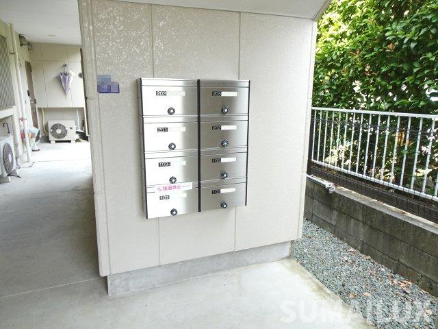 熊本市中央区出水４丁目のアパートのエントランス