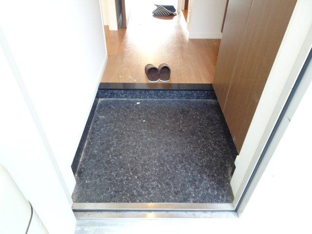 熊本市中央区出水４丁目のアパートの玄関