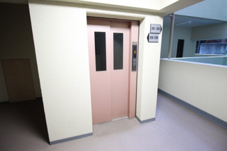 【その他共用部分】 | エレベーターがあり荷物の上げ下げも楽々です。