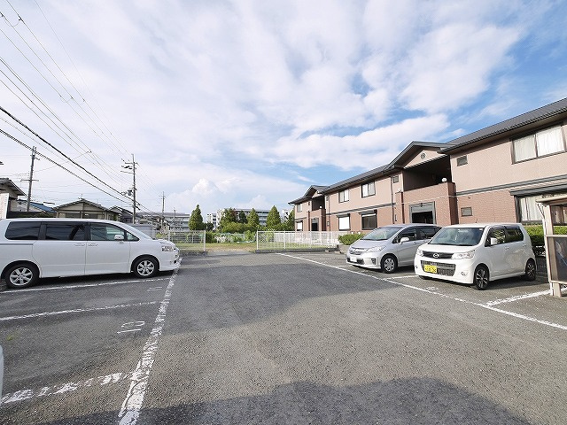 ベルパレスの駐車場|駐車場があるので、車を買う予定の方も安心です