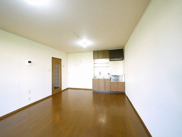 ベルパレスの居間・リビング|こちらのリビングで趣味の時間をお楽しみください