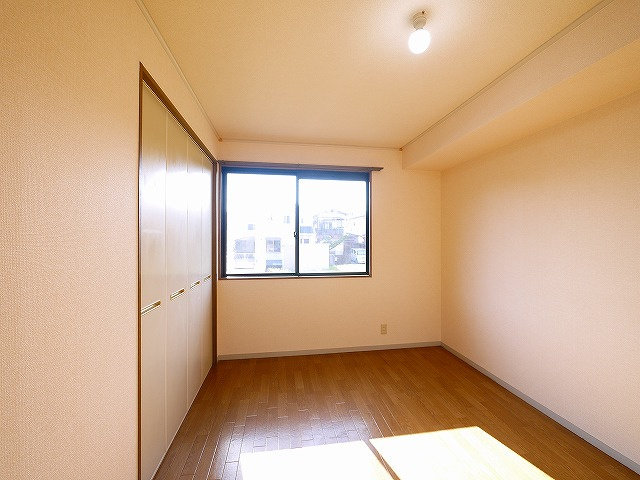 ベルパレスの洋室|使い勝手のいい洋室です