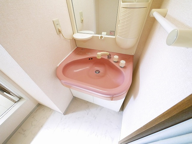 ベルパレスの洗面所|ゆったりとスペースのある洗面所