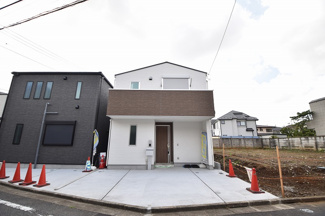 【外観】 | 白を基調とした清潔感のある新築戸建！ご内覧可能で御座います。