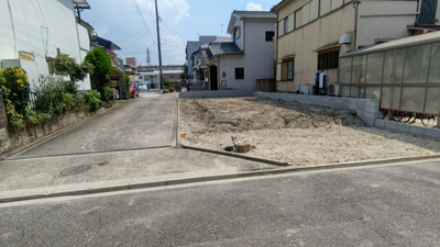 【駐車場】 | 南区提起町１丁目　１号棟〈仲介手数料無料〉宝南小・南光中　新築一戸建て | 7/30撮影
現状更地です。
南区の不動産の事ならマックスバリュで住まい相談エムワイホームにお任せください。