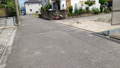 【前面道路含む現地写真】 | 南区提起町１丁目　１号棟〈仲介手数料無料〉宝南小・南光中　新築一戸建て | 7/30撮影
現状更地です。
南区の不動産の事ならマックスバリュで住まい相談エムワイホームにお任せください。