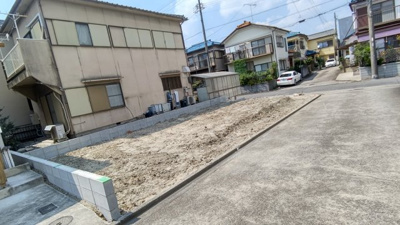【前面道路含む現地写真】 | 南区提起町１丁目　１号棟〈仲介手数料無料〉宝南小・南光中　新築一戸建て | 7/30撮影
現状更地です。
南区の不動産の事ならマックスバリュで住まい相談エムワイホームにお任せください。