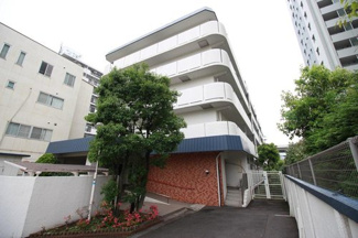 【外観】 | 京浜東北線「新子安」駅徒歩5分の好立地に建つマンション外観です！