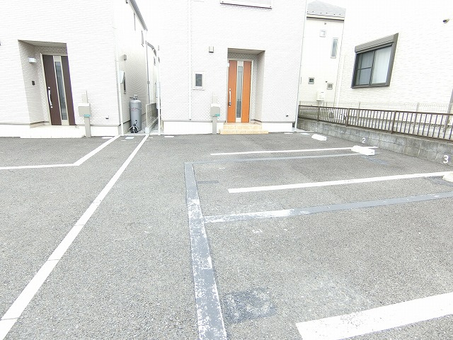 ファミールの駐車場|※別棟同タイプイメージ