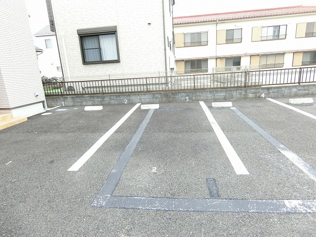 ファミールの駐車場|※別棟同タイプイメージ