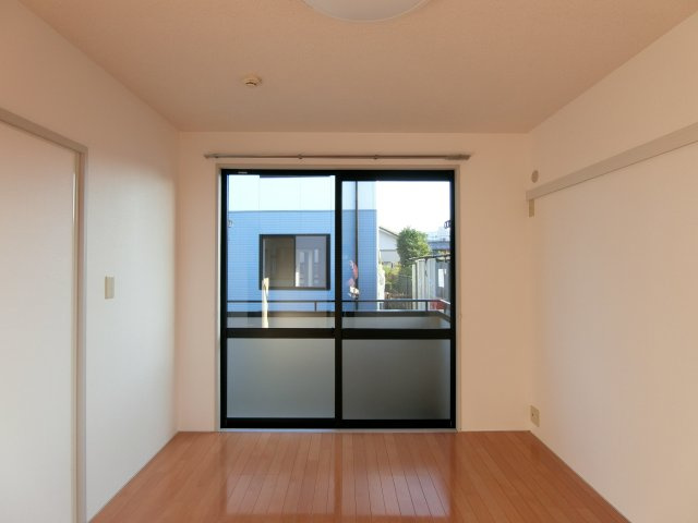 ヴィ・ラフィネ旗ヶ崎2号館の洋室