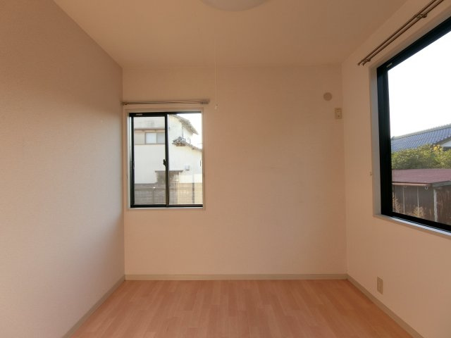 ヴィ・ラフィネ旗ヶ崎2号館の洋室